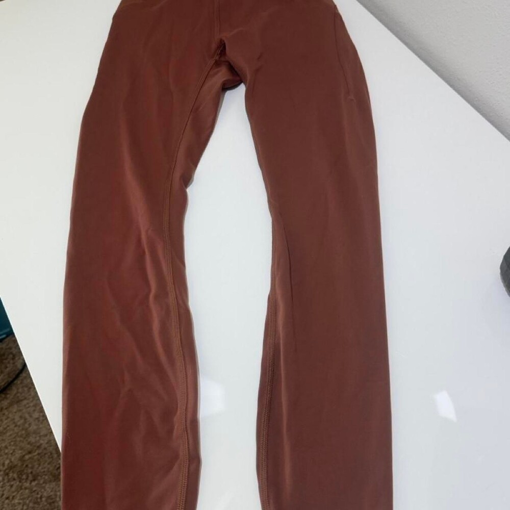 Lulu lemon size 0 Brown high-waisted leggings with stretchy fabric #activewear #
